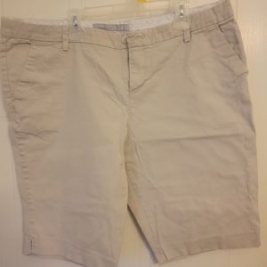 Woman's size 14 Old Navy Bermuda shorts